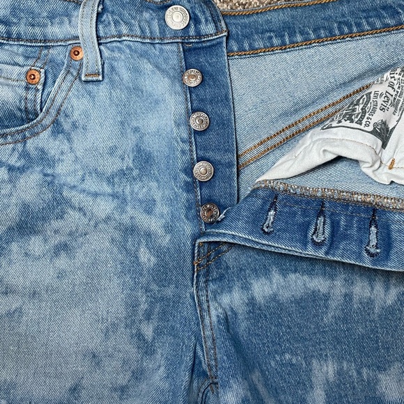 Levi’s 501 Bleach Tie Dye High Rise Cut Off Raw Hem Jean Shorts - Picture 4 of 11